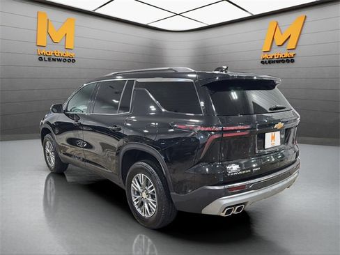 Used 2025 Chevrolet Traverse LT image 7
