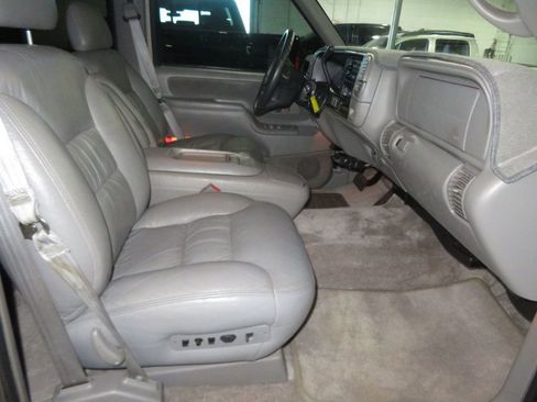Used 1999 GMC Suburban 2500 w/ Marketing Opt Pkg 3 image 33