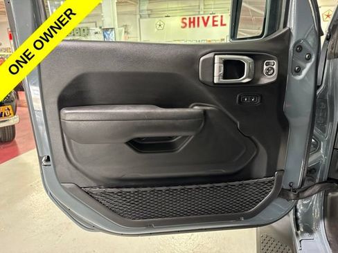 Used 2024 Jeep Gladiator Sport AWD/4WD image 12