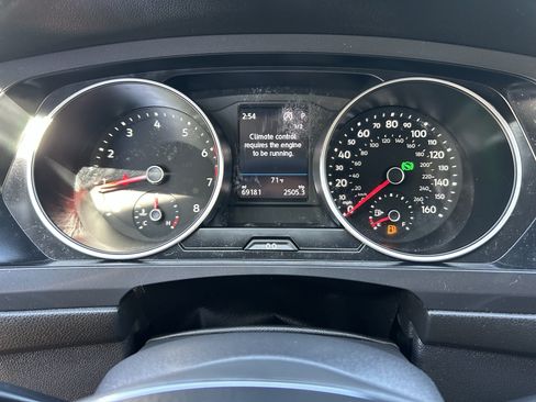 Used 2019 Volkswagen Tiguan SE FWD image 28