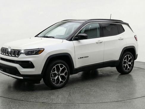Used 2025 Jeep Compass Limited image 3