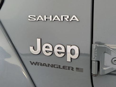 Used 2024 Jeep Wrangler Unlimited Sahara AWD/4WD image 8