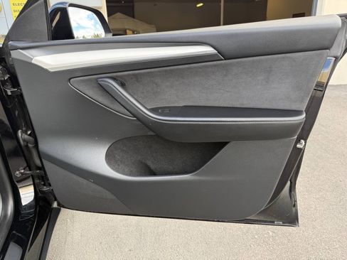 Used 2023 Tesla Model Y Long Range AWD/4WD image 19