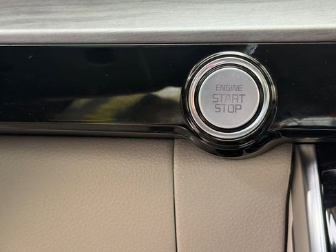 Used 2024 Kia Carnival EX FWD image 24
