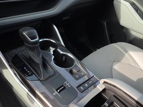 Used 2021 Toyota Highlander Platinum image 28