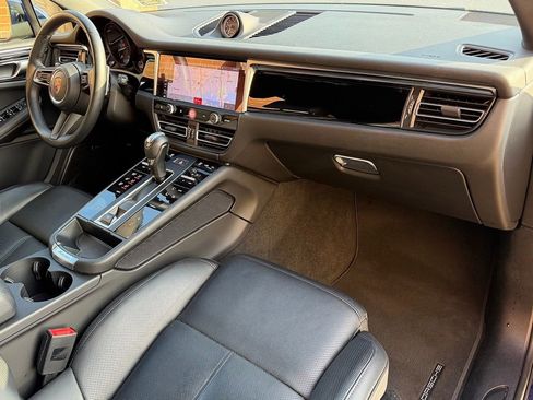 Certified 2024 Porsche Macan image 20