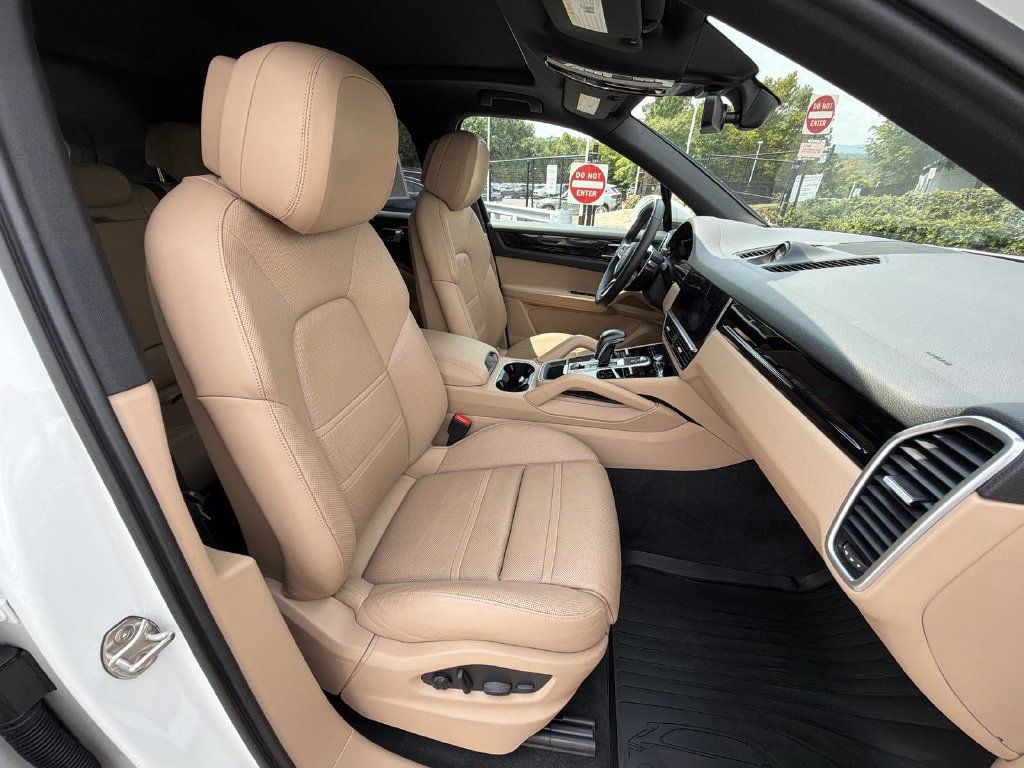 Used 2023 Porsche Cayenne AWD/4WD image 22