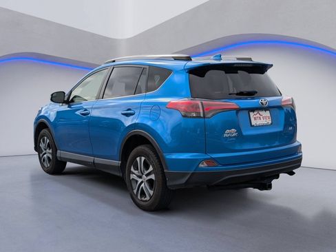 Used 2018 Toyota RAV4 LE FWD image 5