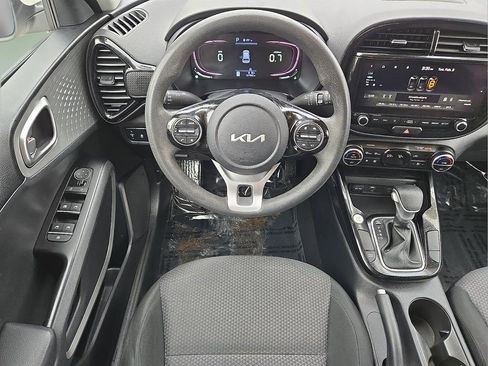 Used 2023 Kia Soul S image 13