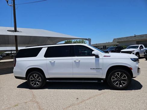 Used 2023 Chevrolet Suburban Z71 w/ Luxury Package AWD/4WD image 9