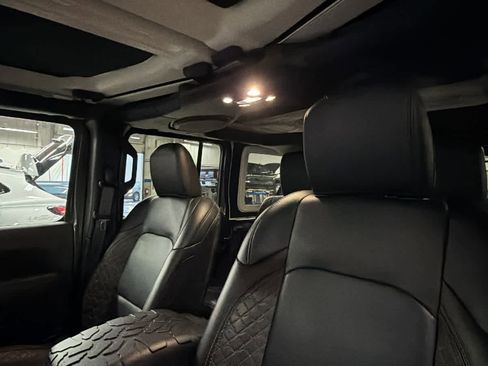 Used 2021 Jeep Wrangler Unlimited Sahara image 8