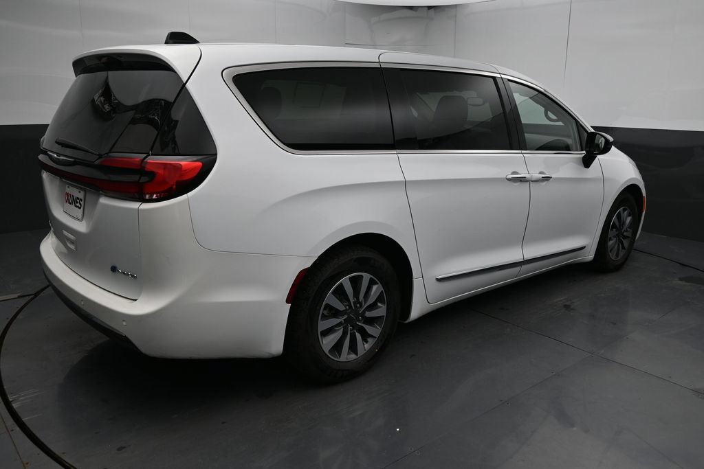 Used 2023 Chrysler Pacifica Limited FWD image 14