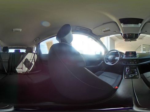 Used 2025 Nissan Rogue SV image 44