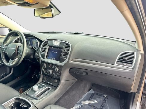 Used 2022 Chrysler 300 Touring w/ Sport Appearance Package RWD image 27