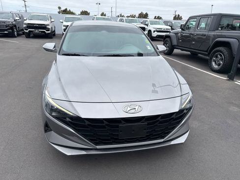 Used 2023 Hyundai Elantra SEL FWD image 3
