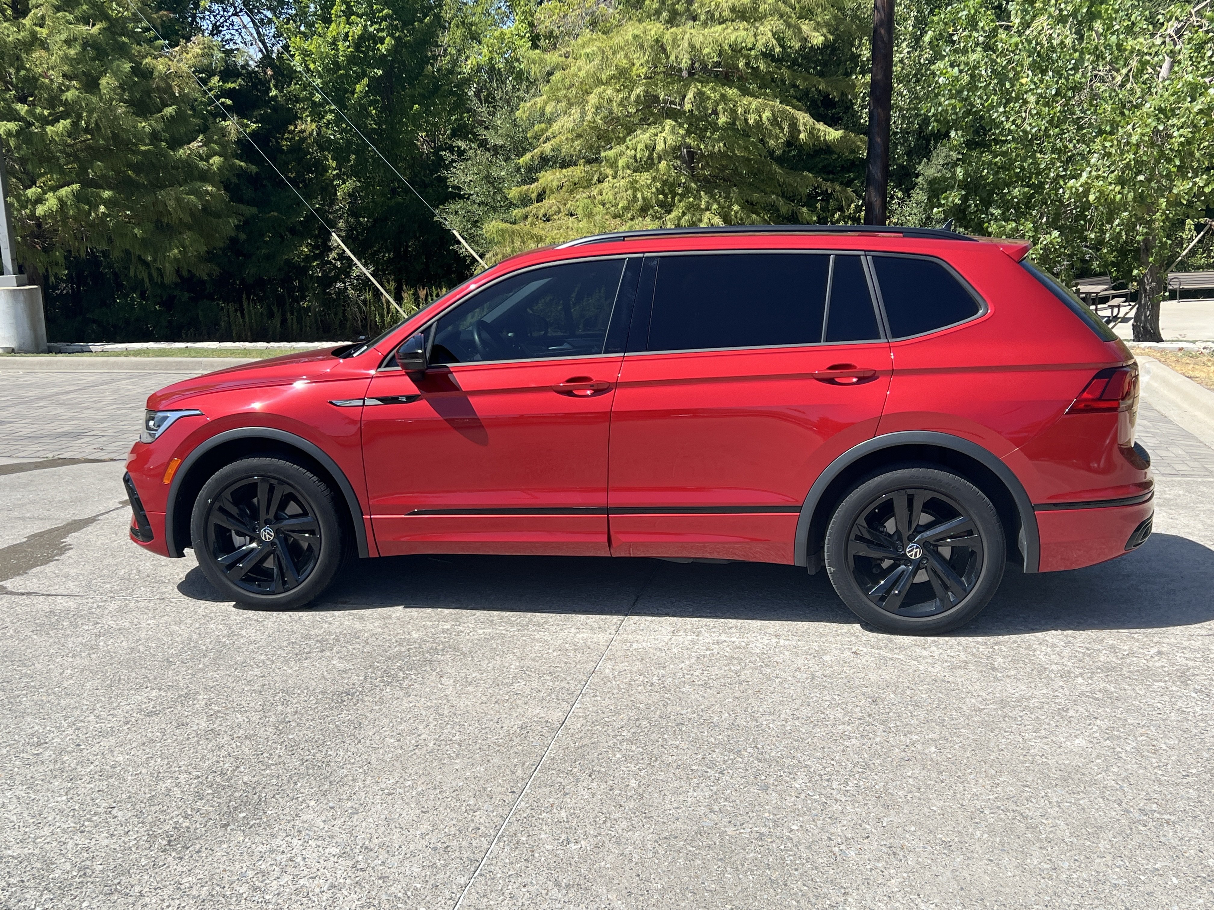 Certified 2024 Volkswagen Tiguan SE R-Line FWD image 6