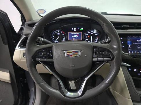 Used 2021 Cadillac XT6 Premium Luxury image 10