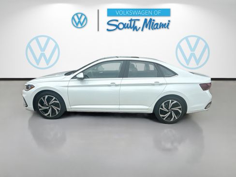 Used 2025 Volkswagen Jetta SEL FWD image 4
