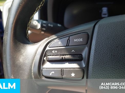 Used 2023 Hyundai Venue Limited FWD image 10
