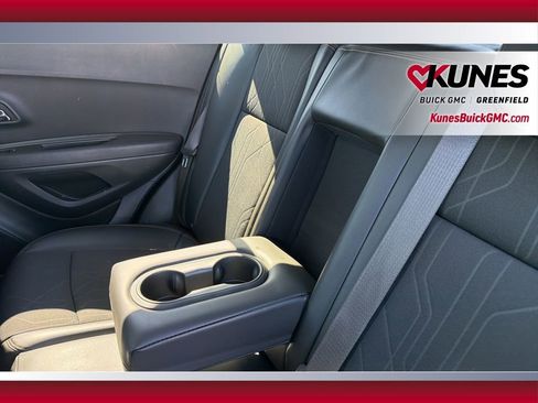 Used 2018 Chevrolet Trax LT w/ LT Convenience Package AWD/4WD image 37