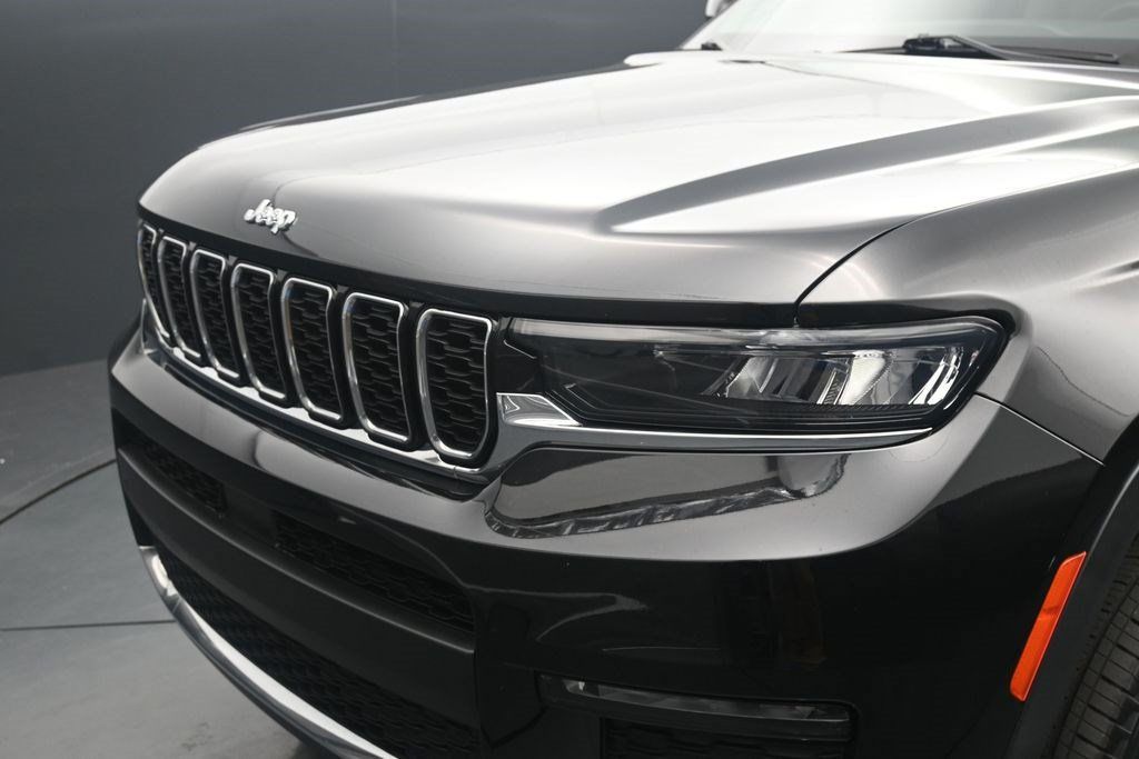 Used 2023 Jeep Grand Cherokee L Limited RWD image 9
