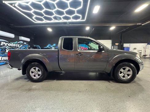 Used 2009 Nissan Frontier SE w/ SE Value Truck Pkg AWD/4WD image 7