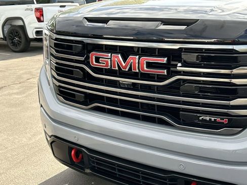 Used 2025 GMC Sierra 1500 AT4 w/ Technology Package AWD/4WD image 31