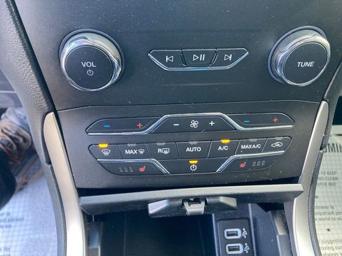 Used 2020 Ford Edge SEL w/ Cold Weather Package image 25