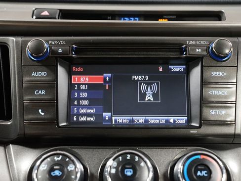 Used 2014 Toyota RAV4 LE FWD image 17