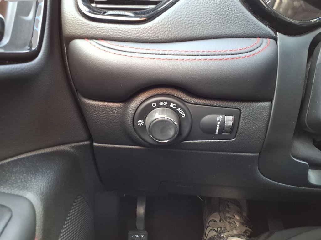 Used 2025 Dodge Durango GT AWD/4WD image 17