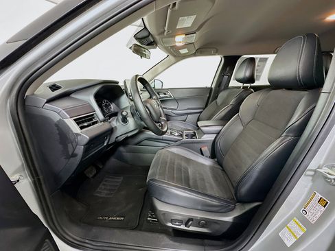 Used 2024 Mitsubishi Outlander SE image 13