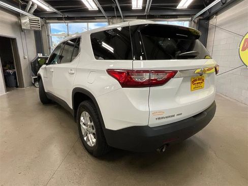 Used 2021 Chevrolet Traverse LS image 3