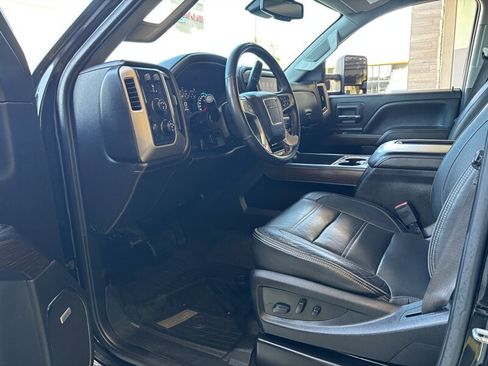 Used 2017 GMC Sierra 2500 Denali w/ Duramax Plus Package AWD/4WD image 16