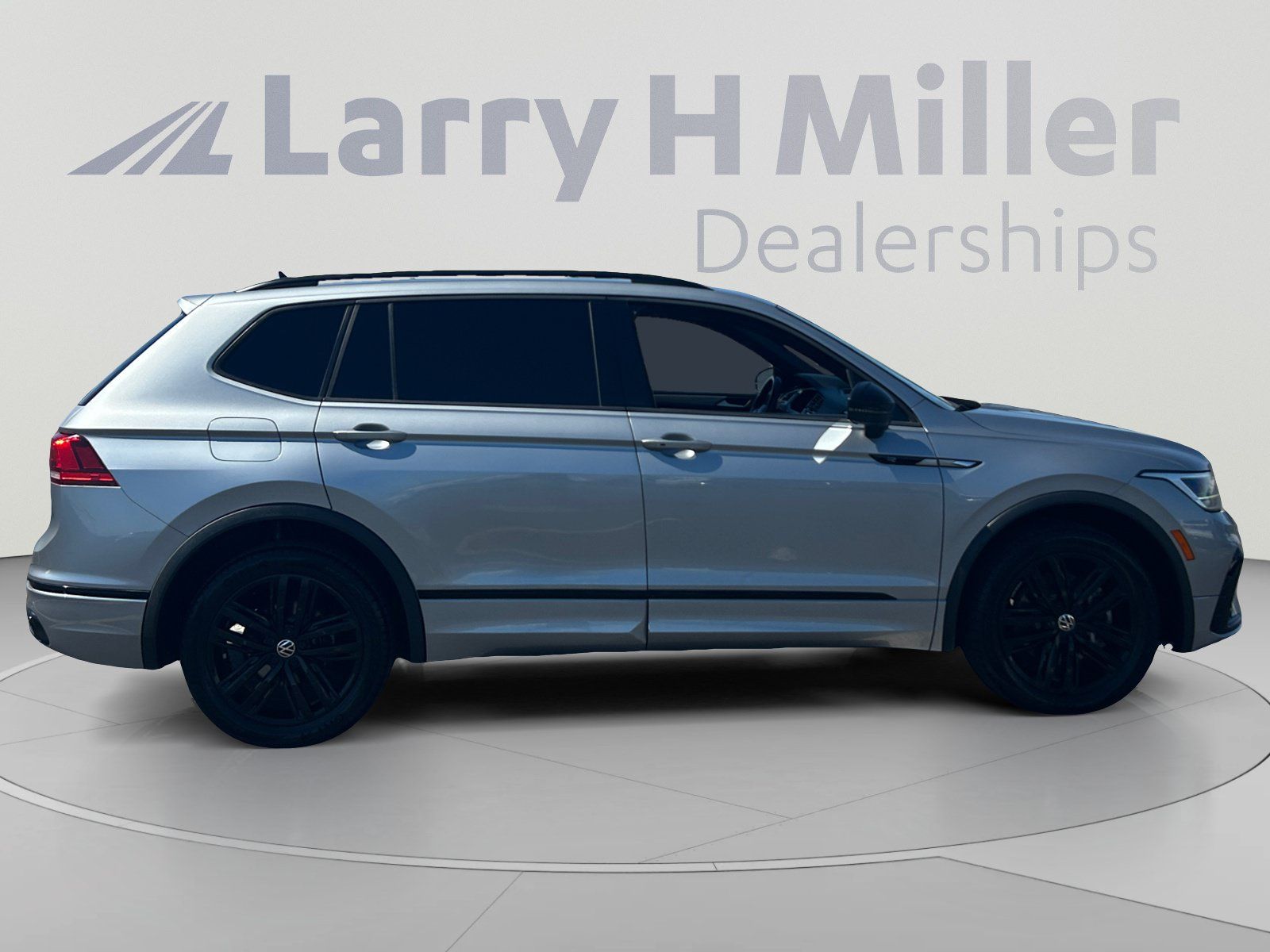 Used 2022 Volkswagen Tiguan SE R-Line FWD image 6