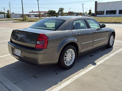 Used 2008 Chrysler 300 LX RWD image 5
