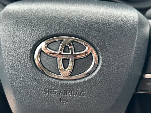 Used 2026 Toyota Sienna XLE FWD image 39