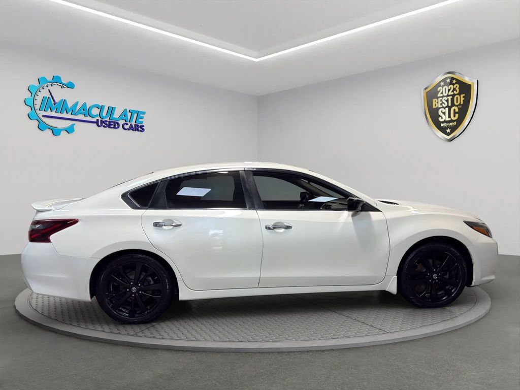 Used 2017 Nissan Altima 2.5 SR w/ Midnight Edition Package FWD image 6