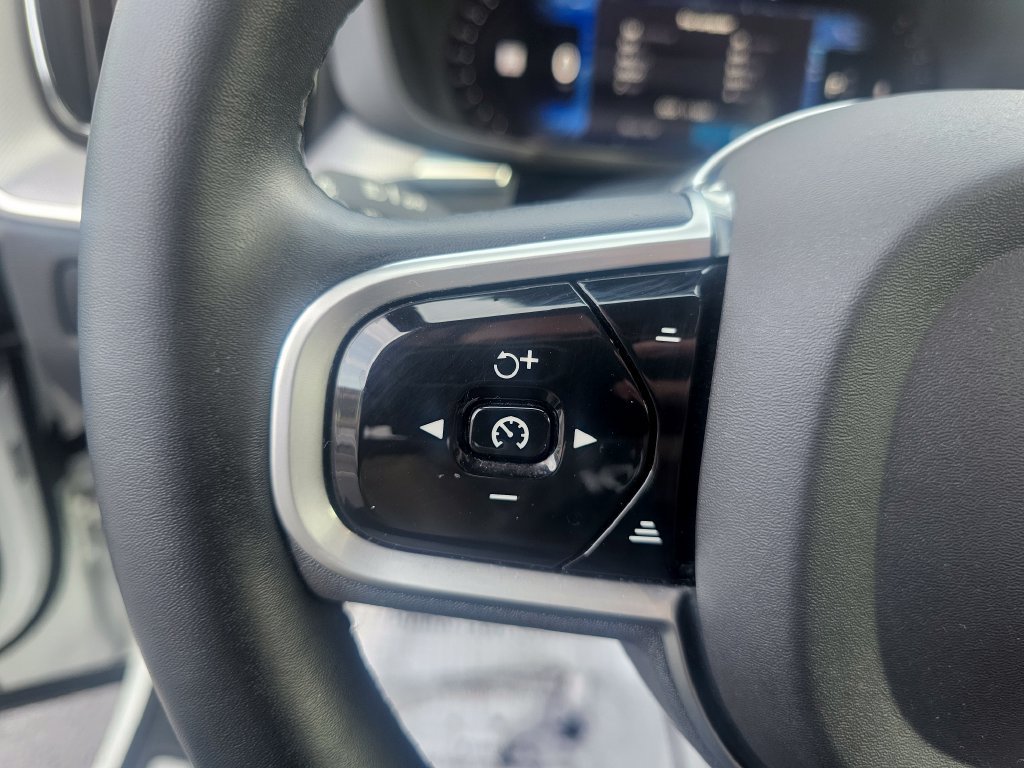 Used 2022 Volvo XC60 B6 R-Design AWD/4WD image 42