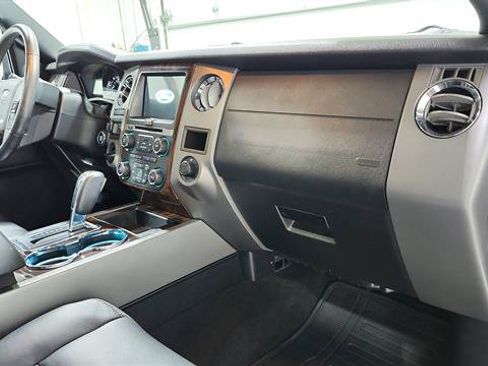 Used 2017 Ford Expedition Platinum RWD image 27