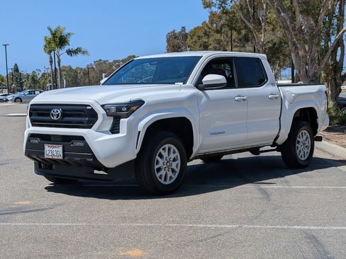 Used 2025 Toyota Tacoma SR5 RWD image 11