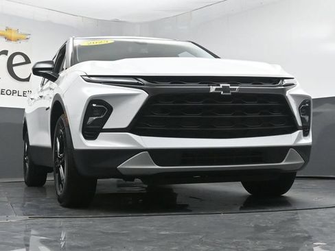 Used 2023 Chevrolet Blazer LT w/ Convenience Package AWD/4WD image 3