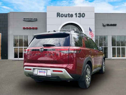 Used 2023 Nissan Pathfinder SL w/ Black Appearance Package AWD/4WD image 4