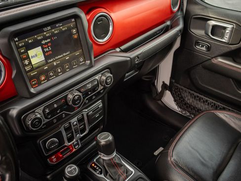 Used 2020 Jeep Gladiator Rubicon w/ Uconnect 4C Nav & Sound Group image 26