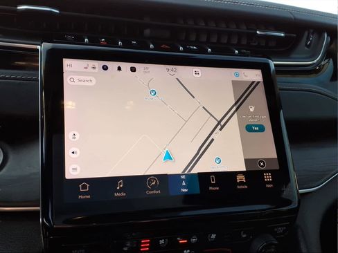 Used 2023 Jeep Grand Cherokee L Overland w/ Advanced Protech Group III image 18