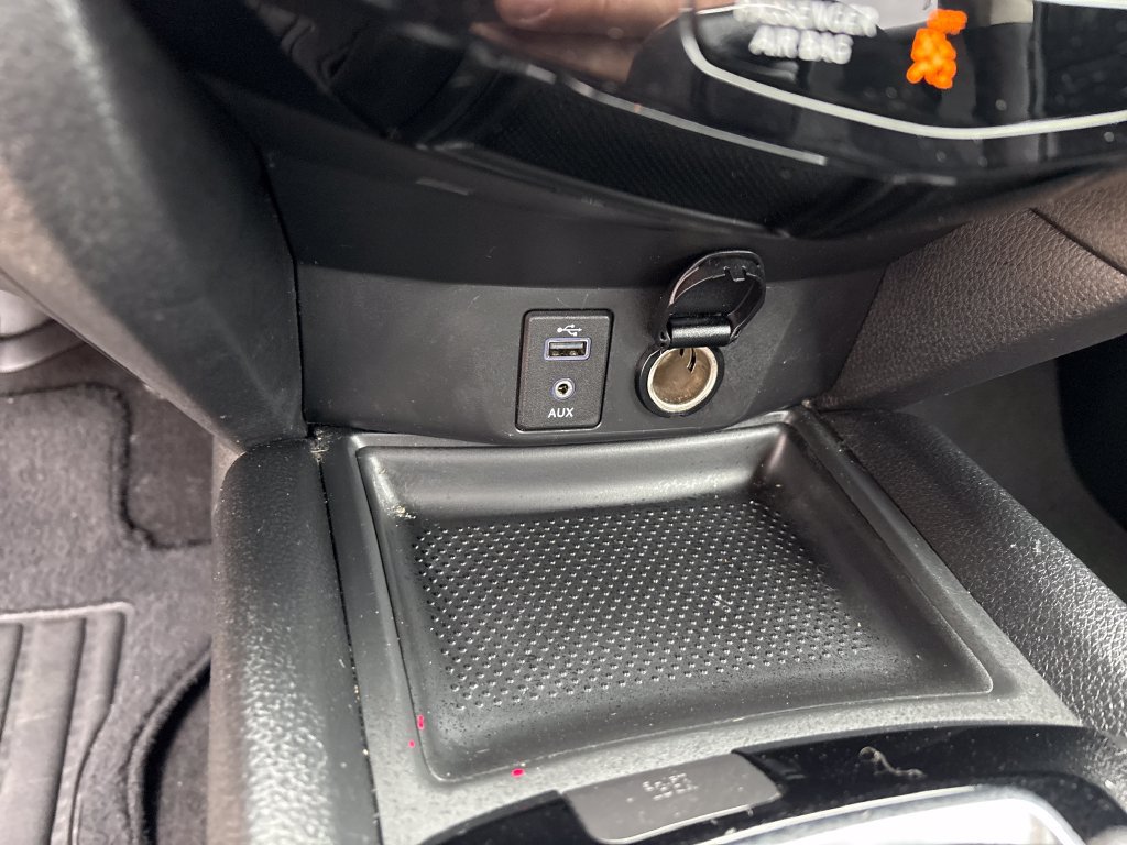 Used 2017 Nissan Rogue SV AWD/4WD image 33