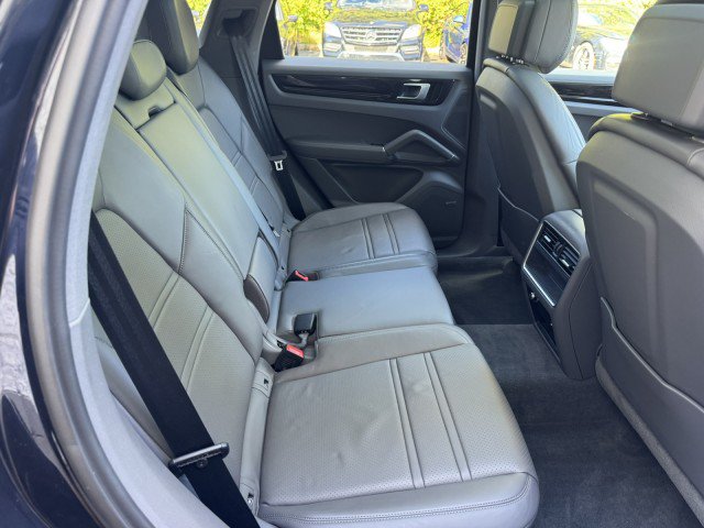 Used 2020 Porsche Cayenne AWD/4WD image 32