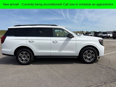 Used 2025 Ford Expedition Active image 2