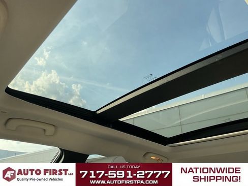 Used 2018 Chrysler 300 Limited RWD image 21