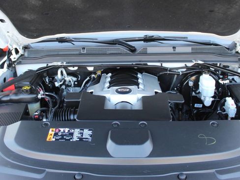 Used 2019 Cadillac Escalade ESV Premium Luxury image 8