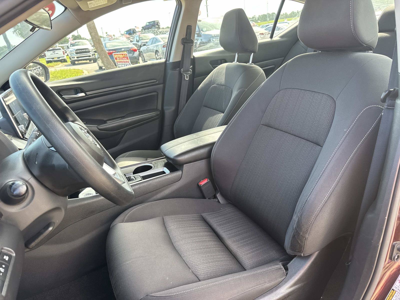 Used 2024 Nissan Altima 2.5 SV FWD image 15
